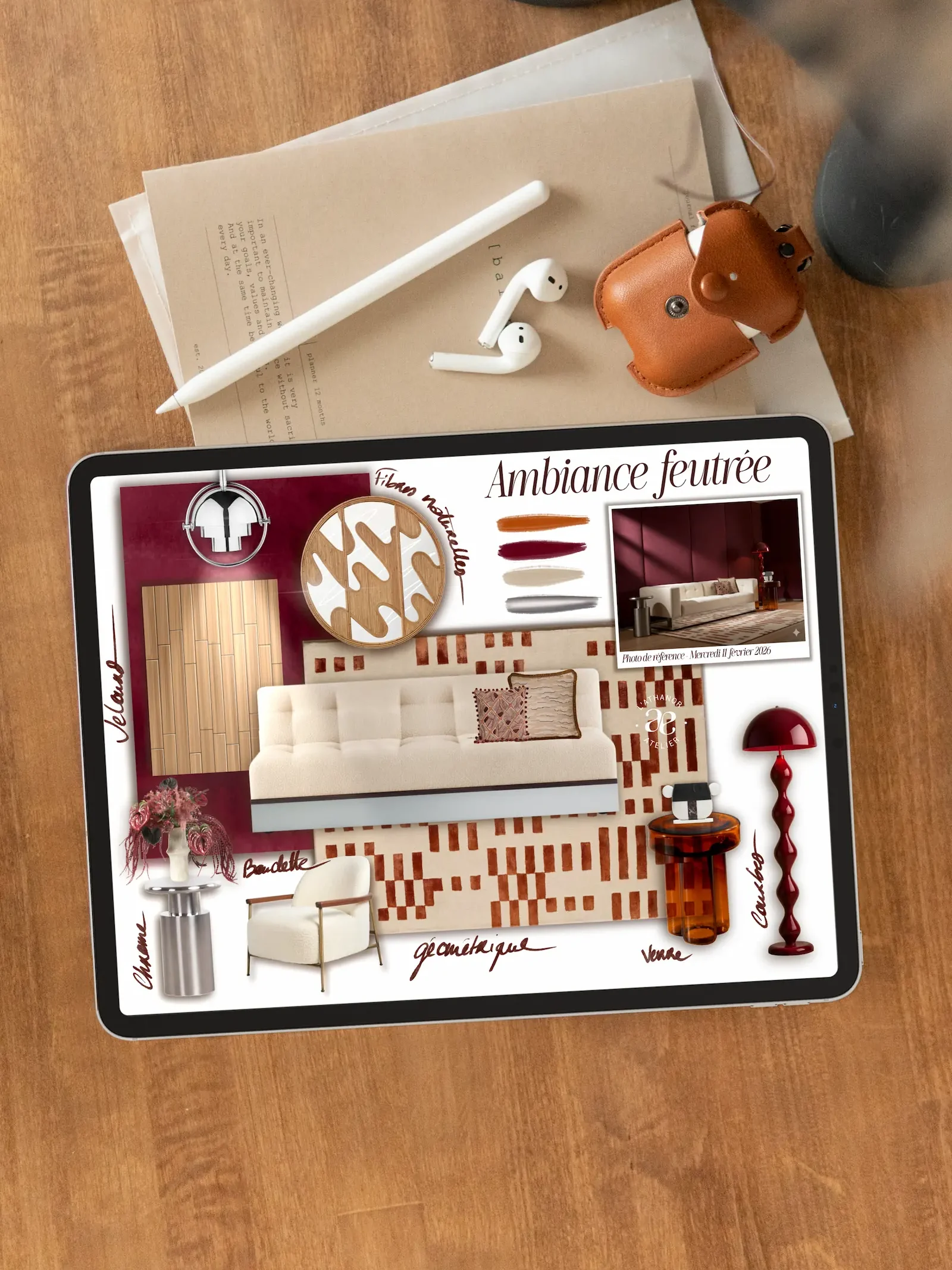 IPad posé montrant le moodboard à réaliser dans cette formation Procreate